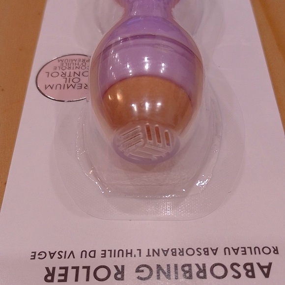 $5 Must-Have Beauty Facial Oil Absorbing Roller - Picture 6 of 7